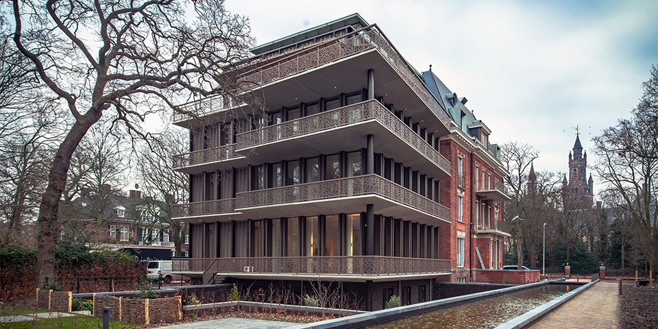 Villa Carnegie, Den Haag | Unieke shutters toegepast in gevel van Villa Carnegie