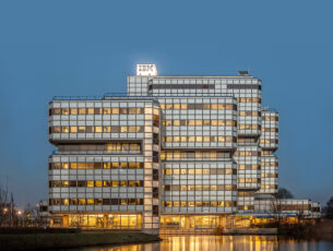 IBM hoofdkantoor Nederland (Wout Ellerman, 1976), Amsterdam, dec