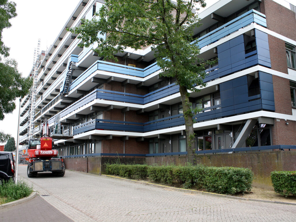 Projectspecifieke sandwichpanelen bij renovatie appartementen in Hoensbroek