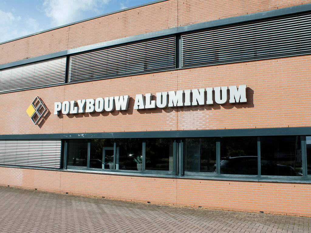 Volautomatisch zaag- en bewerkingscenter voor aluminium kozijnprofielen
